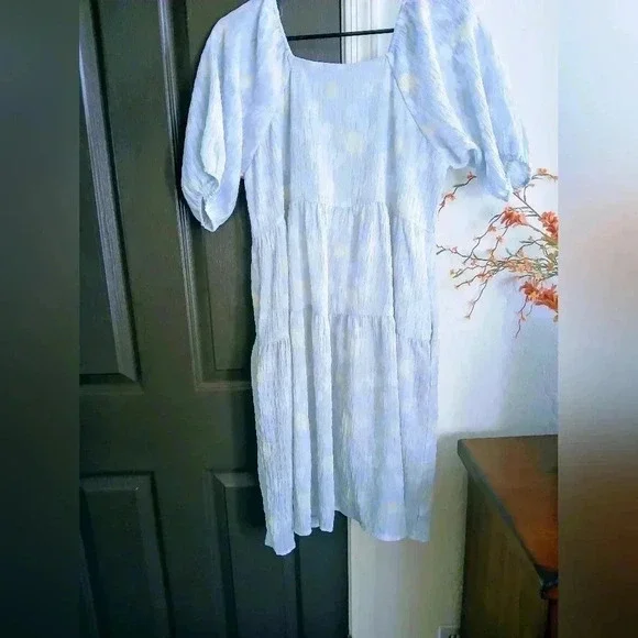 Love Olive Co Floral Midi Dress in Light Blue - Picture 2 of 5